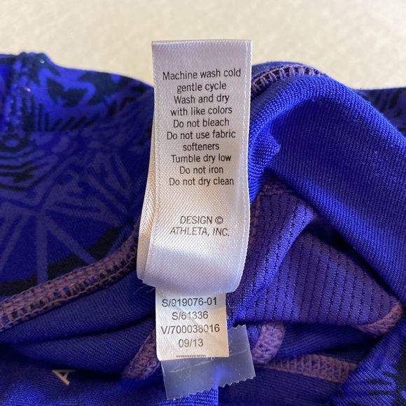 Athleta Cropped Leggings. Size Small - Picture 8 of 8